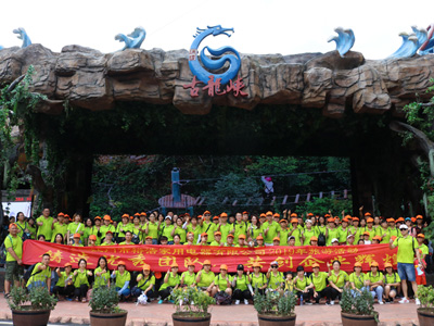 秋葵APP官网免费下载网址大全2019年公司旅游合影
